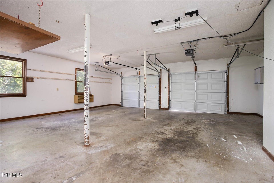 Photo #35: 1000 Rotherwood Drive