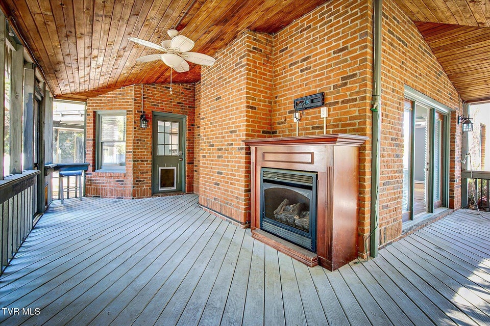 Photo #37: 1000 Rotherwood Drive