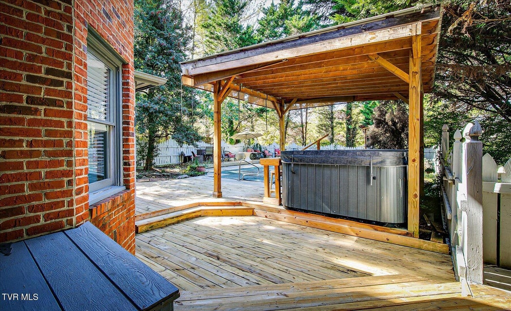 Photo #38: 1000 Rotherwood Drive