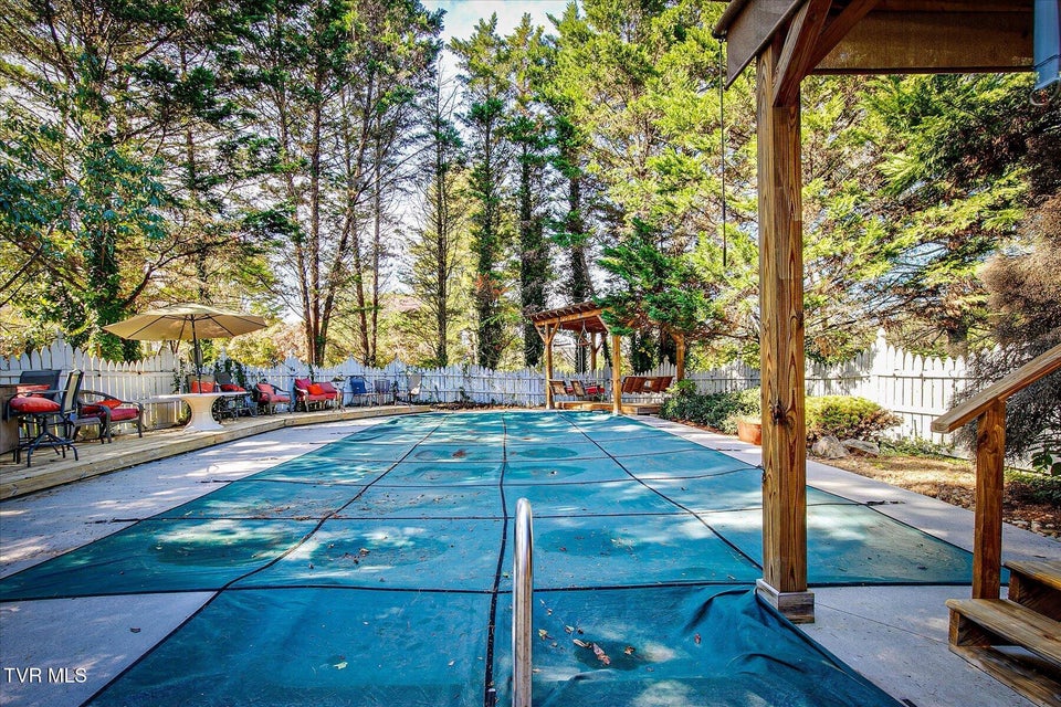 Photo #44: 1000 Rotherwood Drive