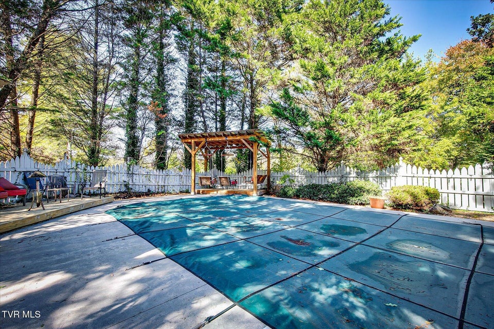 Photo #43: 1000 Rotherwood Drive