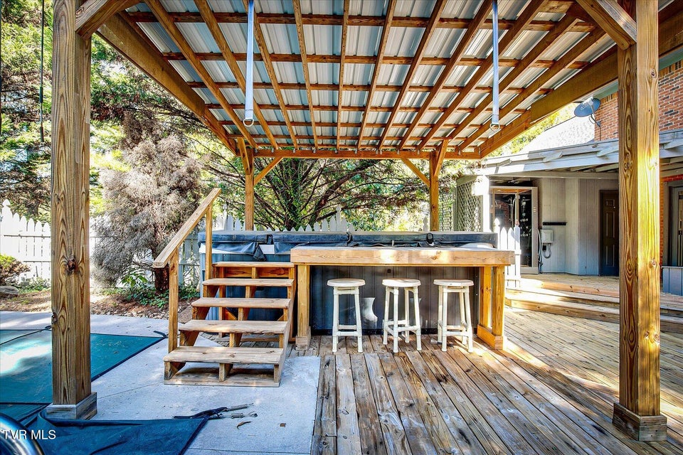 Photo #47: 1000 Rotherwood Drive