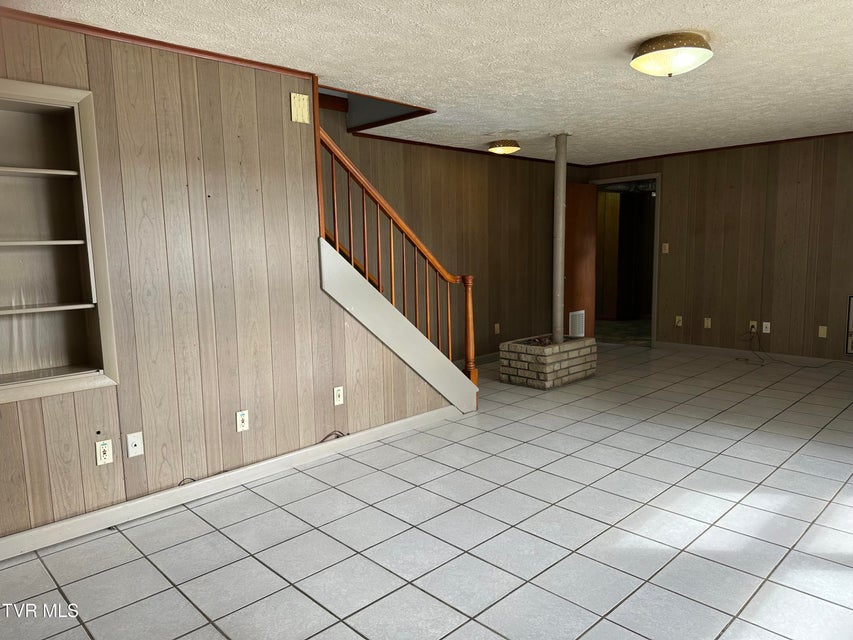 Photo #7: 412 Lakeside Drive