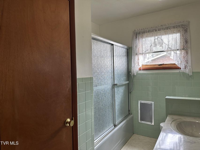 Photo #10: 412 Lakeside Drive