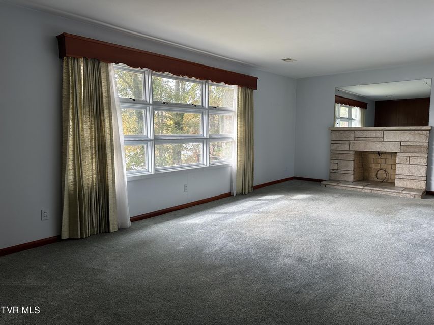 Photo #4: 412 Lakeside Drive