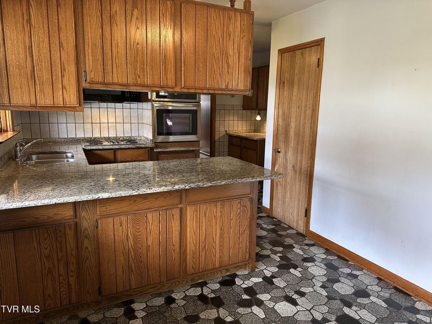 Photo #5: 412 Lakeside Drive