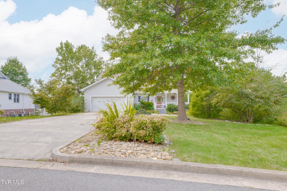 Photo #3: 9 Green Valley Court