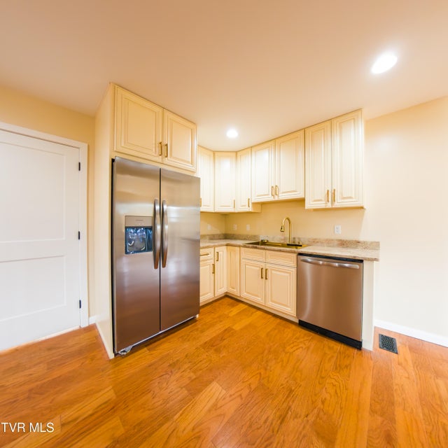 Photo #7: 301 El Paso Drive