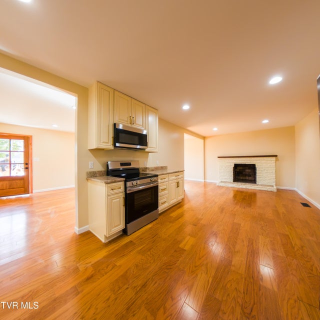 Photo #6: 301 El Paso Drive