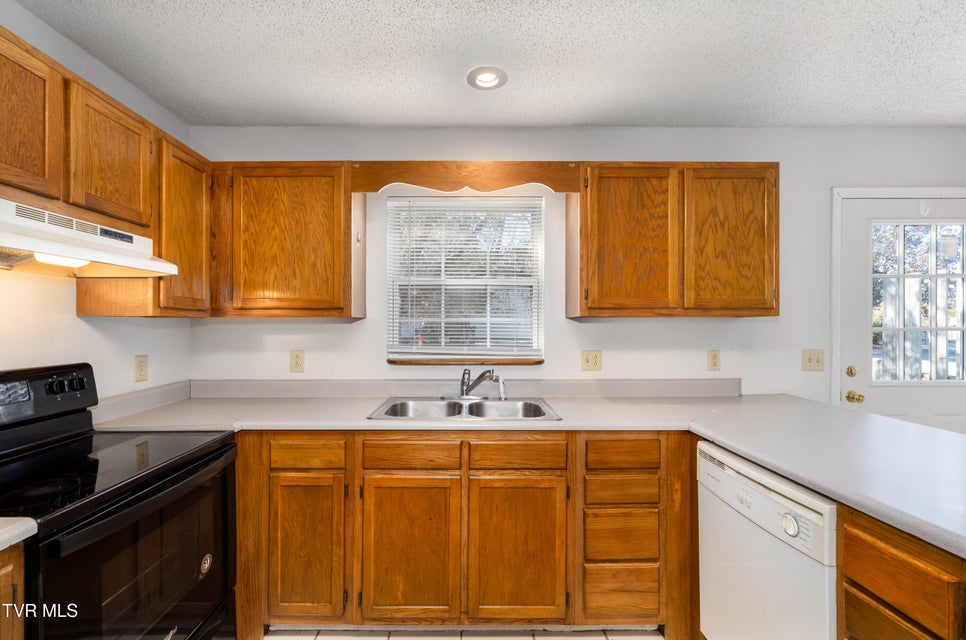 Photo #14: 23 Lexington Court