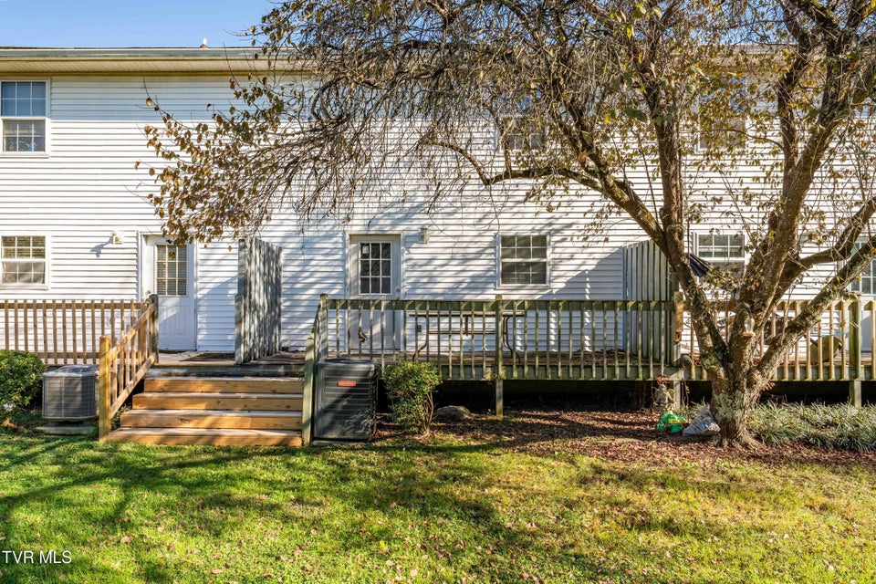 Photo #27: 23 Lexington Court