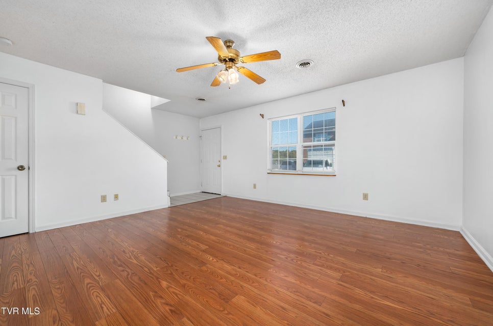 Photo #10: 23 Lexington Court