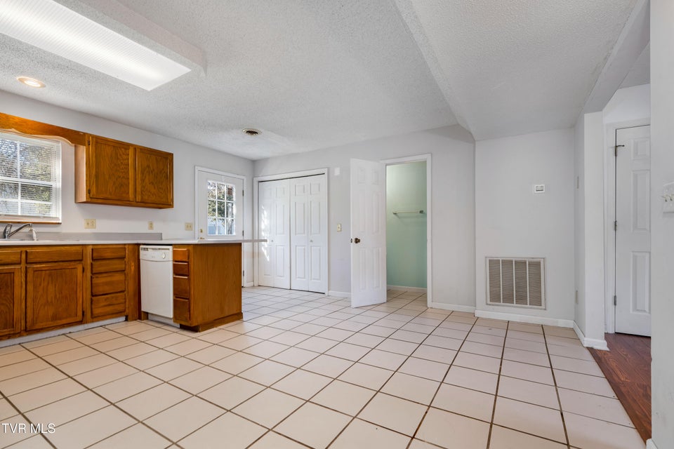 Photo #13: 23 Lexington Court