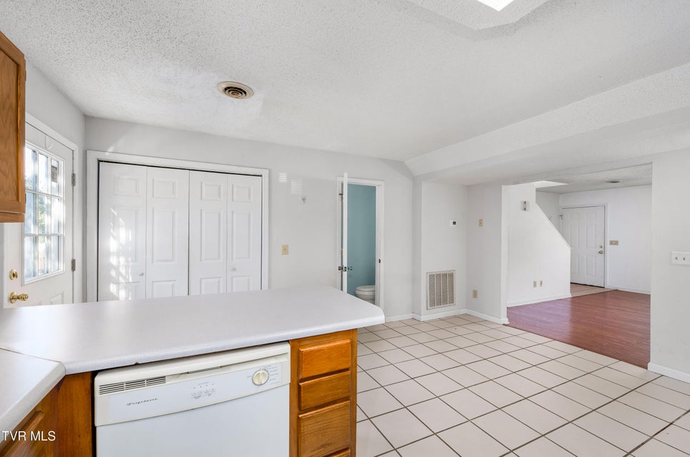 Photo #12: 23 Lexington Court