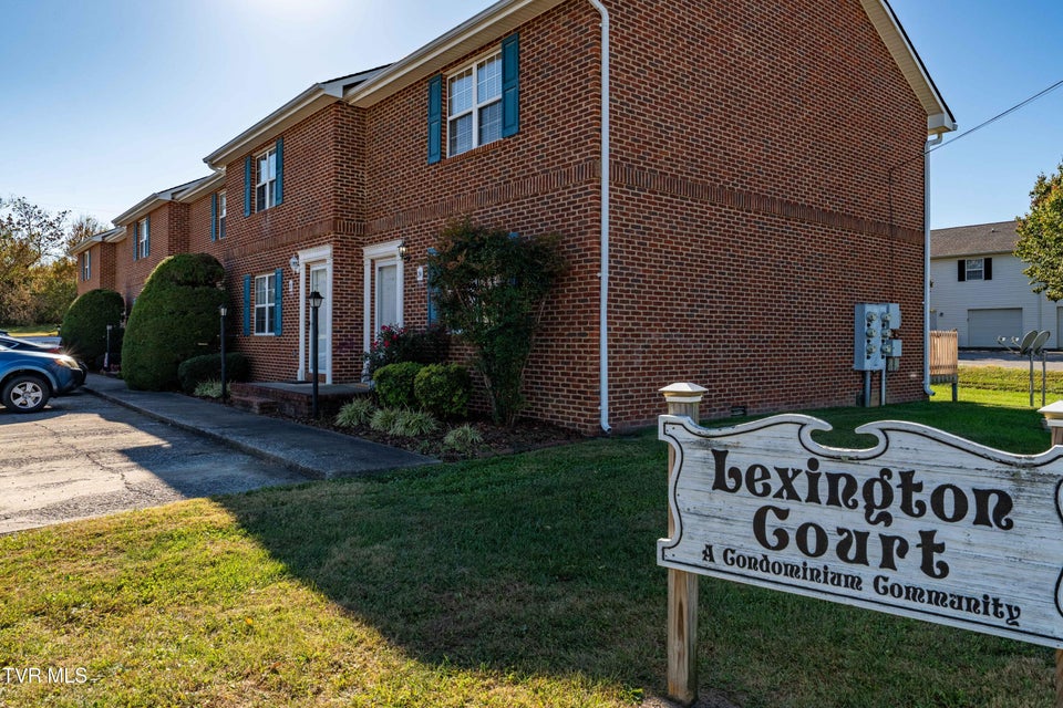 Photo #3: 23 Lexington Court