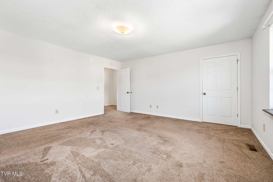 Photo #21: 23 Lexington Court