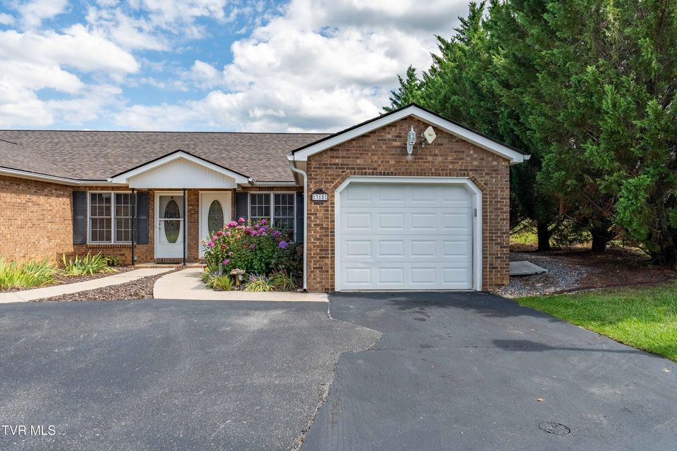 Photo #2: 315 Old Franklin Place