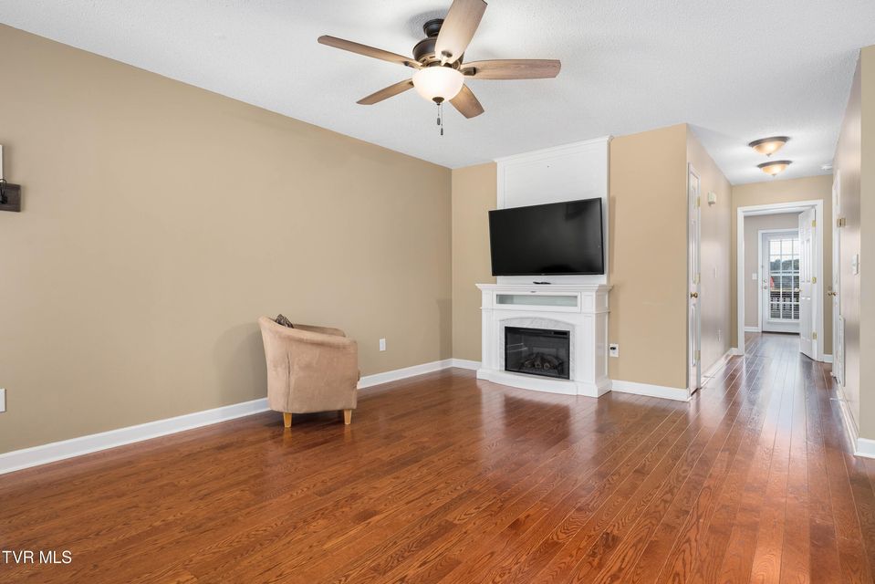 Photo #6: 315 Old Franklin Place