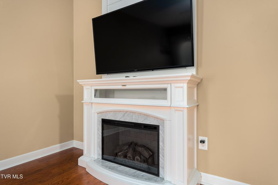 Photo #9: 315 Old Franklin Place