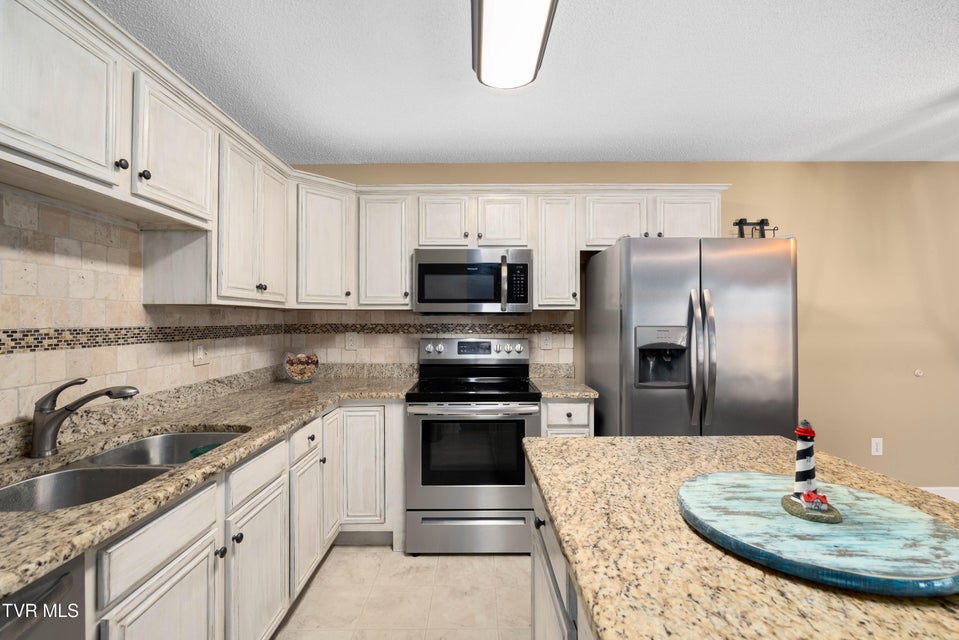 Photo #13: 315 Old Franklin Place