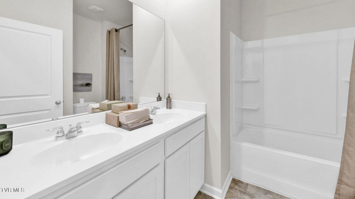 Photo #17: 245 Artist Avenue