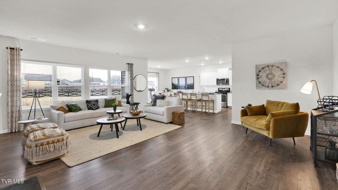 Photo #7: 245 Artist Avenue