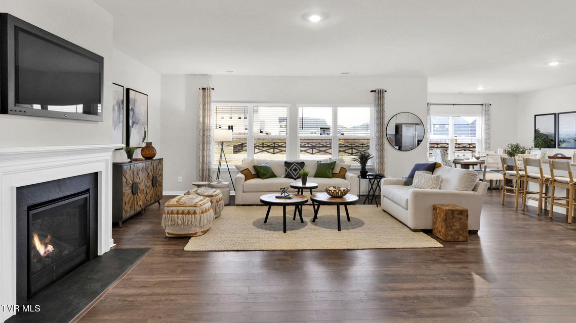 Photo #8: 245 Artist Avenue