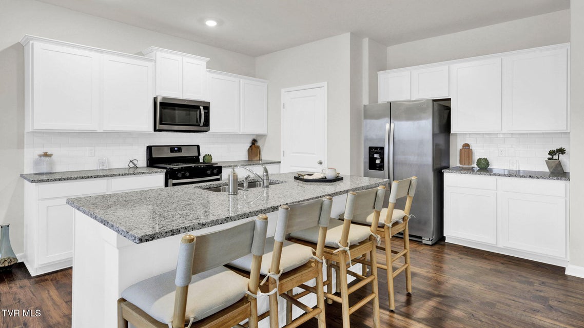 Photo #3: 245 Artist Avenue