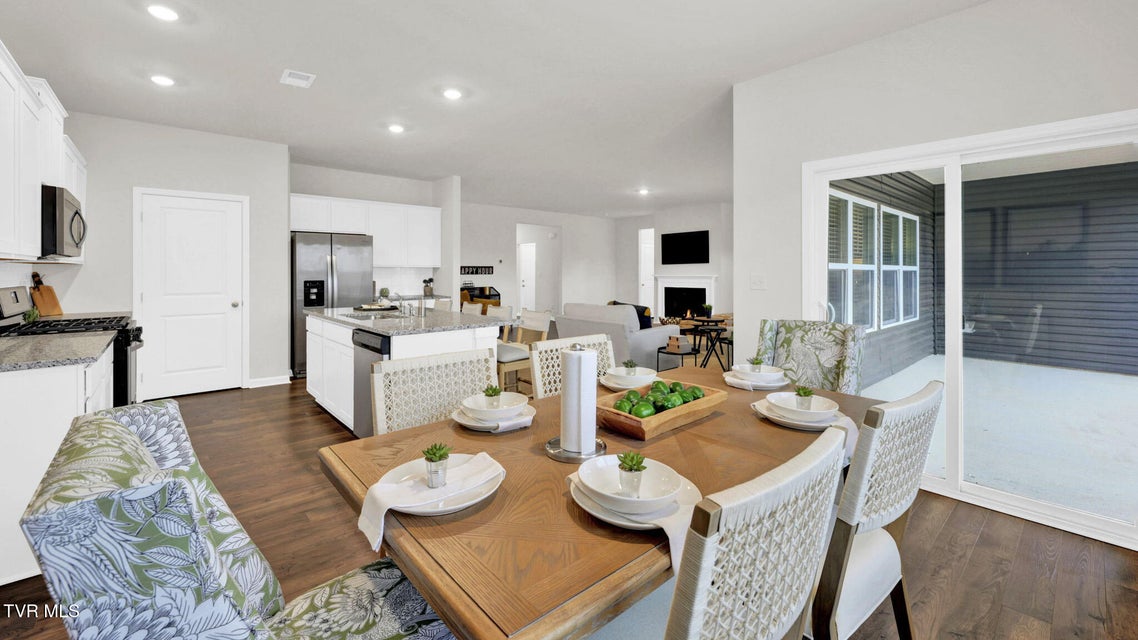 Photo #6: 245 Artist Avenue