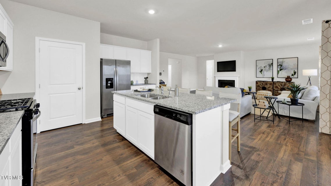 Photo #15: 245 Artist Avenue