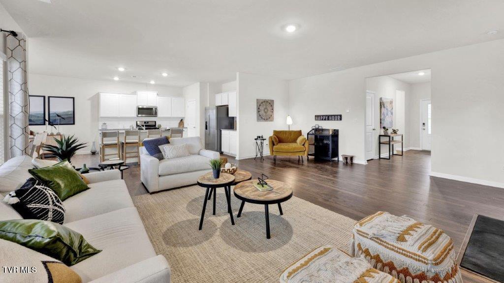 Photo #11: 247 Artist Avenue