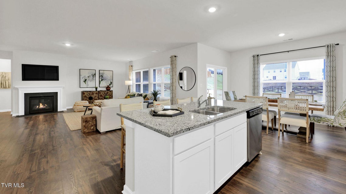 Photo #14: 247 Artist Avenue