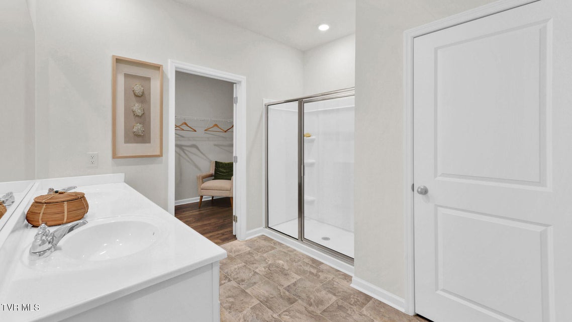 Photo #26: 247 Artist Avenue