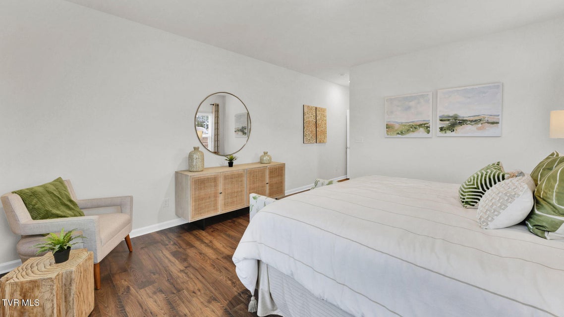 Photo #31: 247 Artist Avenue