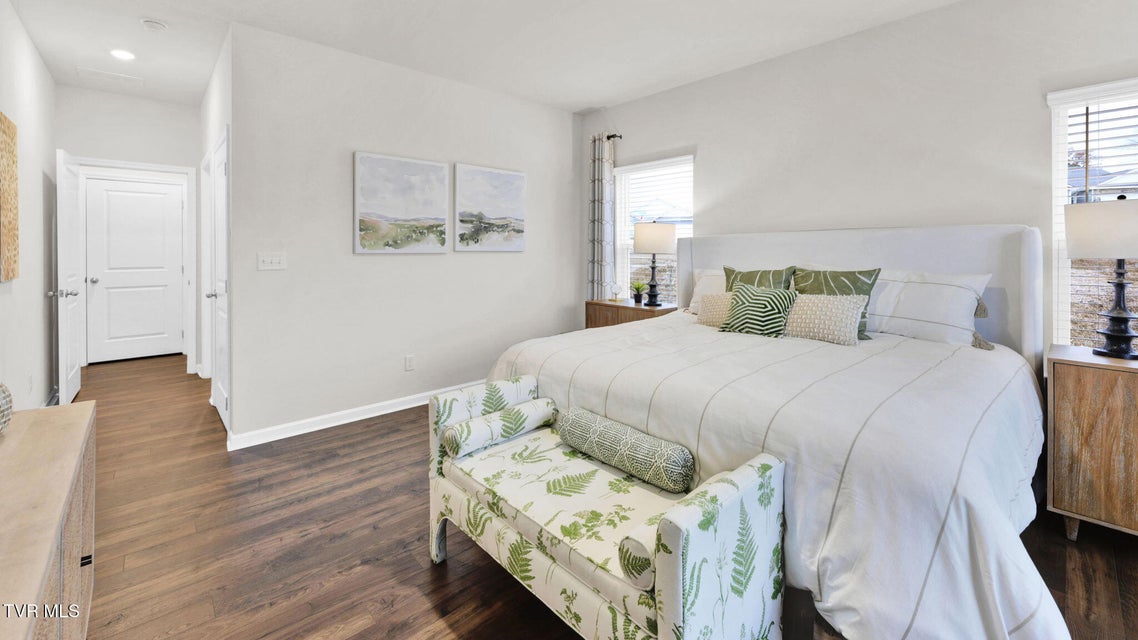 Photo #32: 247 Artist Avenue