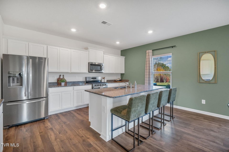 Photo #2: 249 Artist Avenue