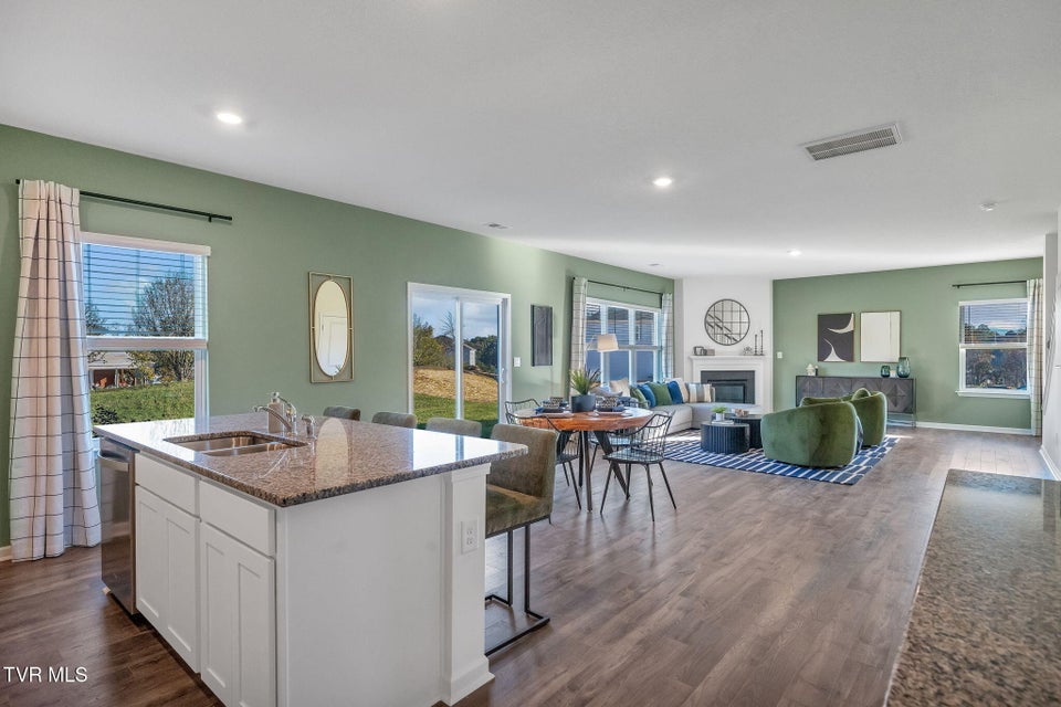 Photo #5: 249 Artist Avenue