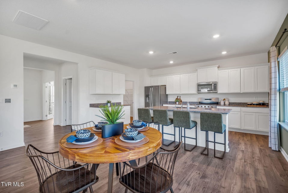 Photo #6: 249 Artist Avenue