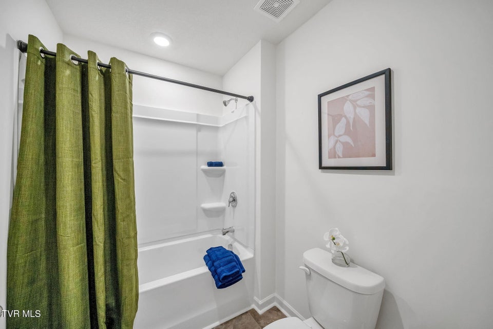 Photo #19: 249 Artist Avenue