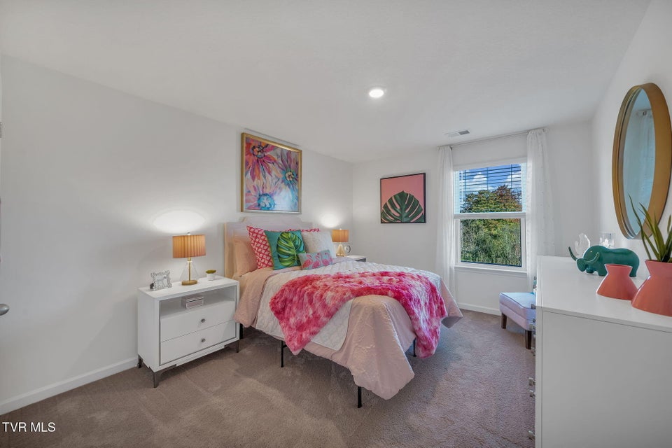 Photo #22: 249 Artist Avenue