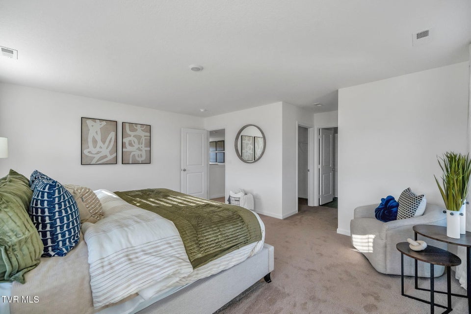 Photo #26: 249 Artist Avenue