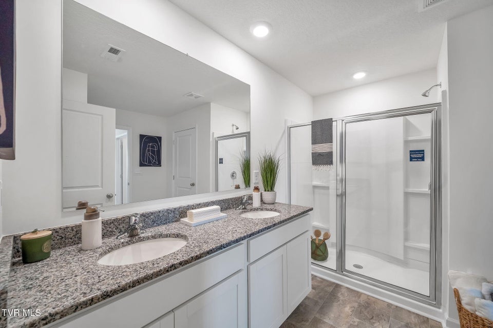 Photo #28: 249 Artist Avenue