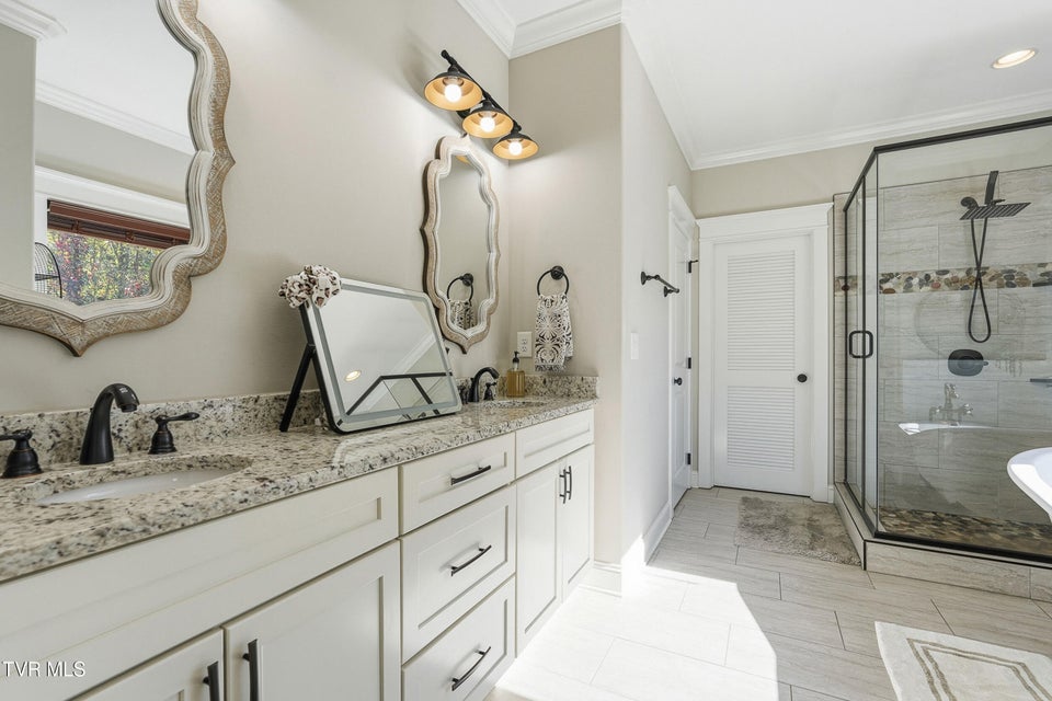 Photo #31: 140 Christine Court