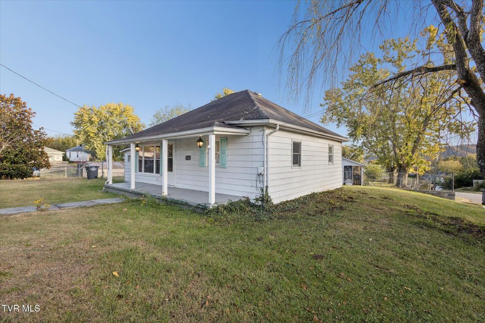 Photo #4: 1320 Mimosa Drive