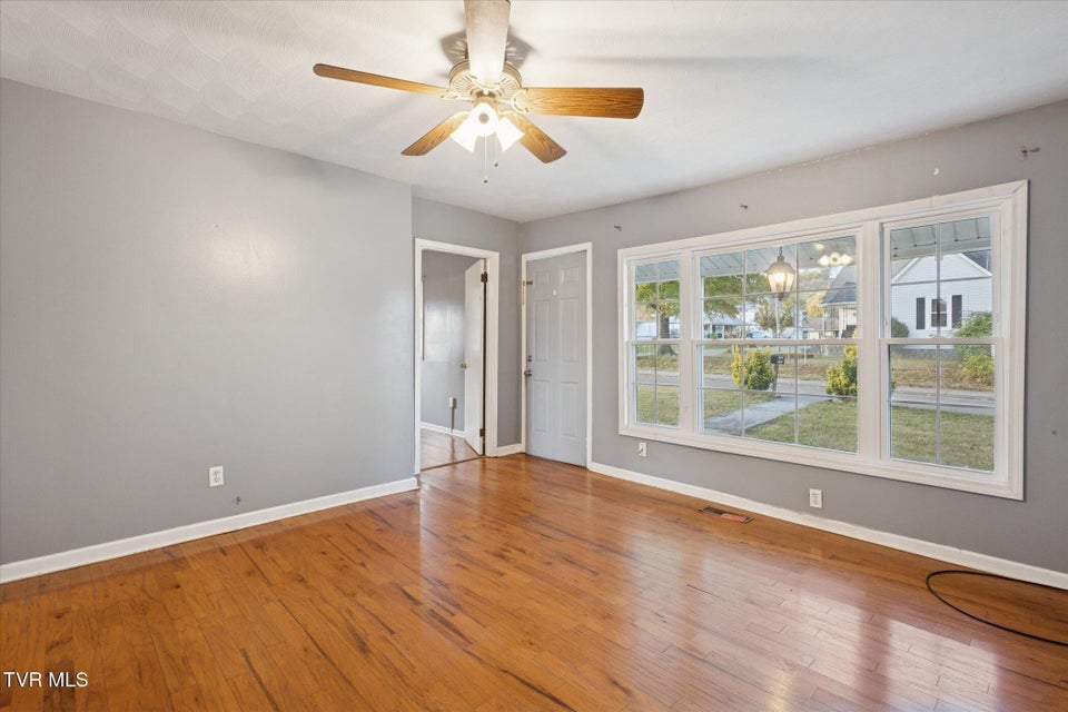 Photo #6: 1320 Mimosa Drive