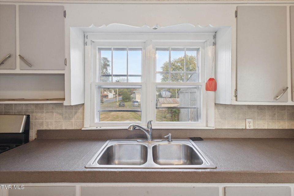 Photo #12: 1320 Mimosa Drive