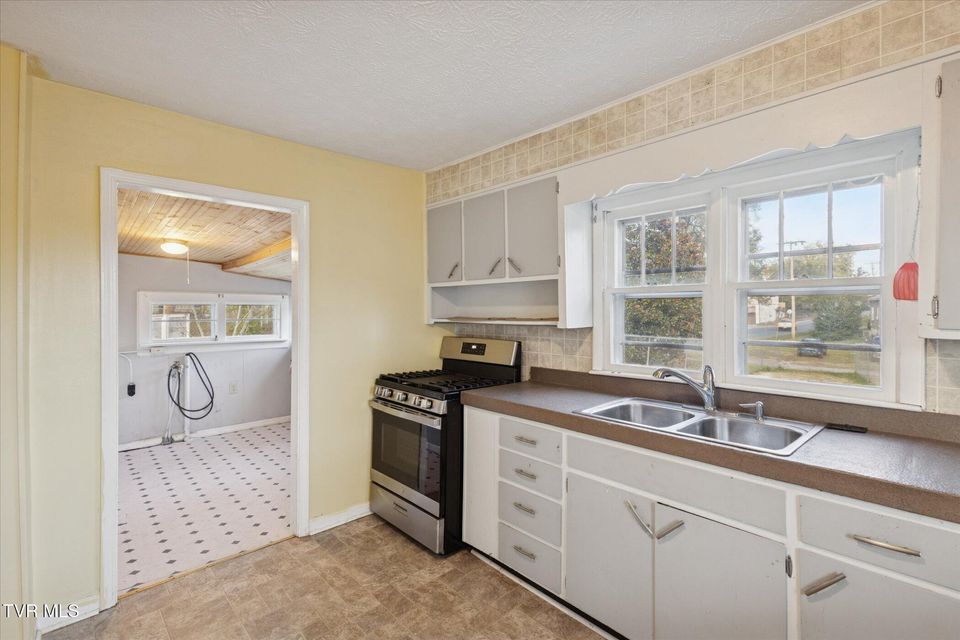 Photo #13: 1320 Mimosa Drive