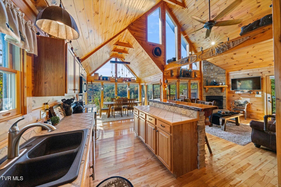 Photo #15: 1560 Starwood Way