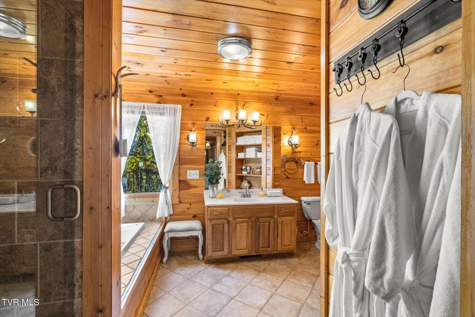 Photo #18: 1560 Starwood Way