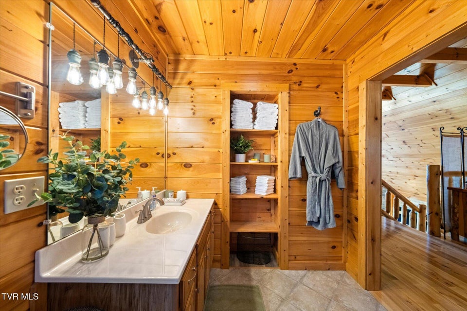 Photo #24: 1560 Starwood Way